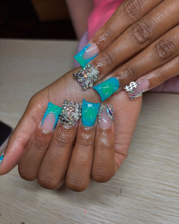 Duck, Crystal Placement, Thermal Gel — nail work by ATL Nail Tech