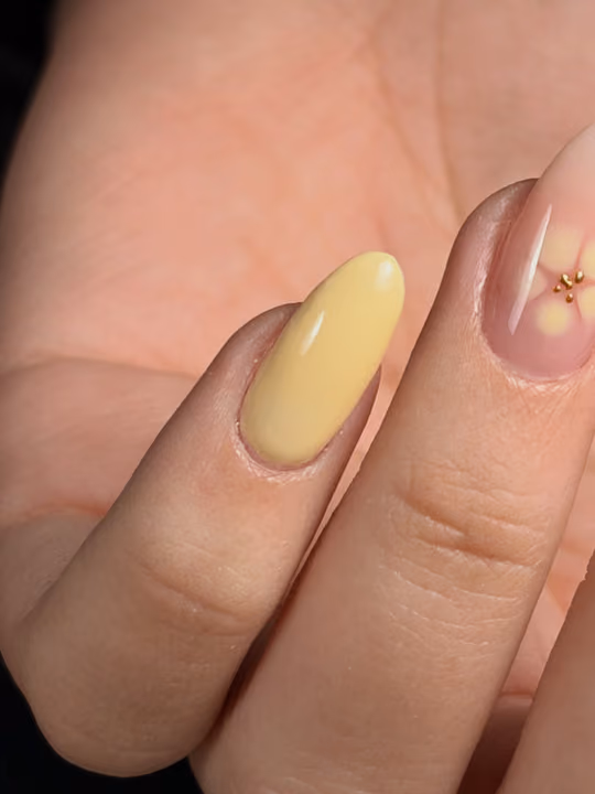 Hand Painting — nail work by Sofía Nails Artist