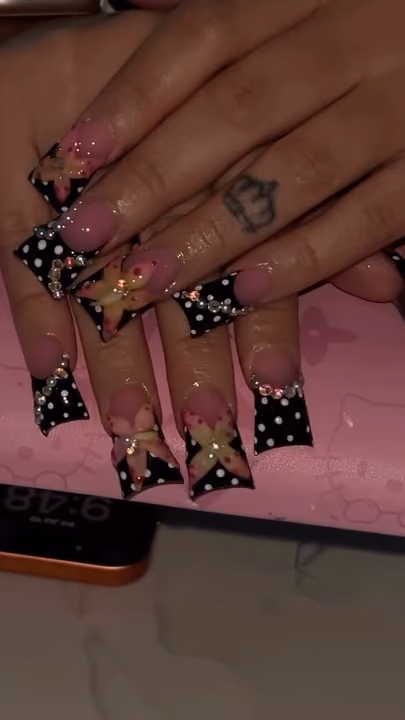 3d Sculpting, Duck, Encapsulation, Hand Painting — nail work by LuxuryStrokeNails